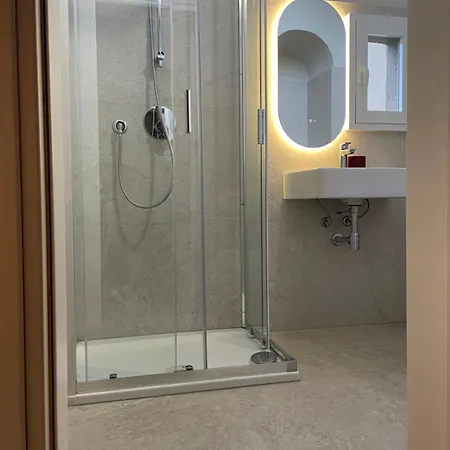 - Broseta 32 Apartment